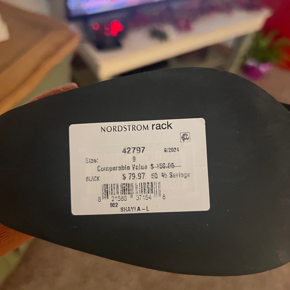 Paola
Size 9
Black boots 
2” Heels
New - Picture 6 of 9